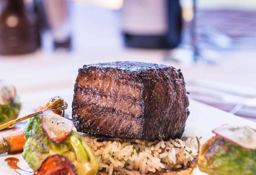 Отель Aha Thakadu River Camp