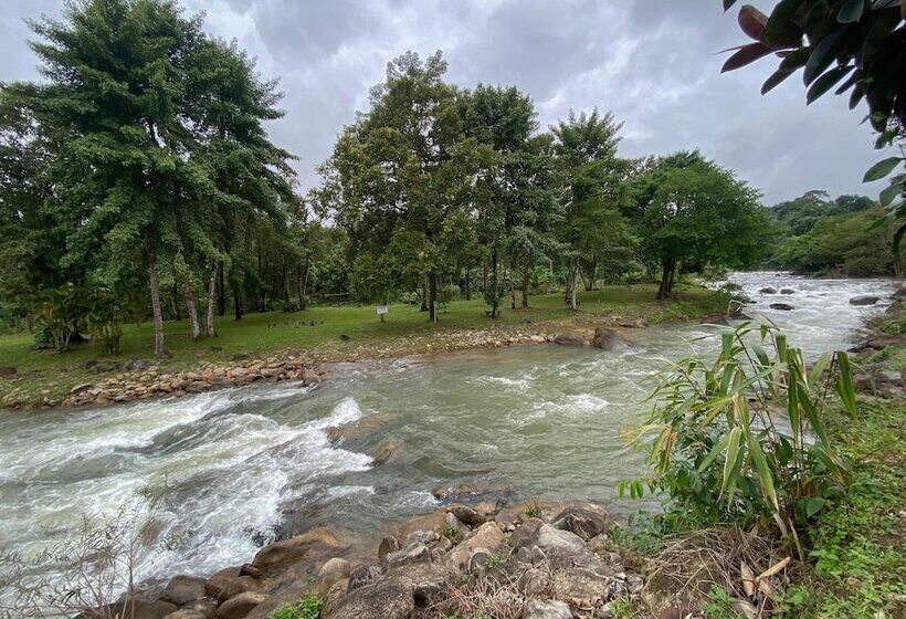 ホテル Akantuka Homestay