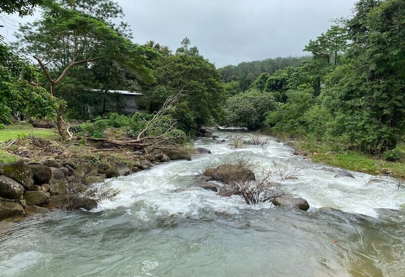 ホテル Akantuka Homestay