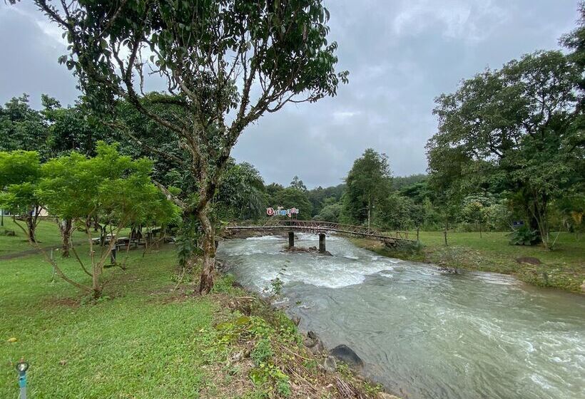 ホテル Akantuka Homestay