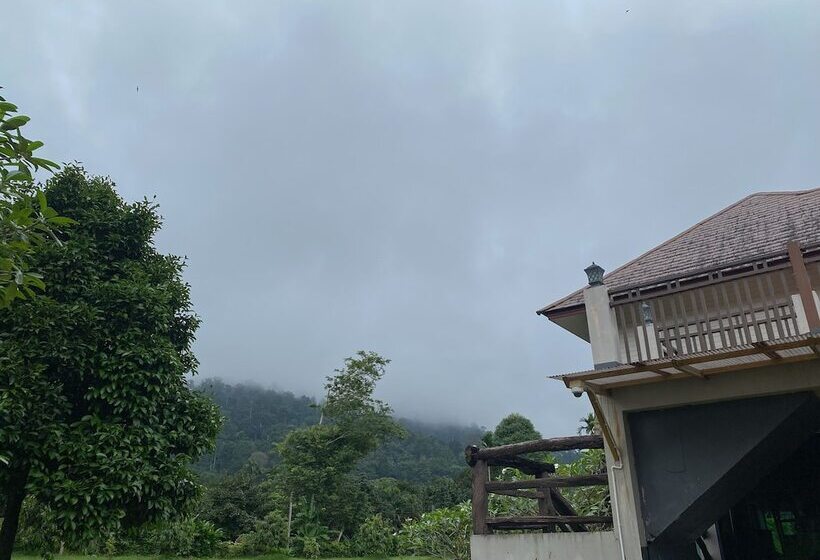 ホテル Akantuka Homestay