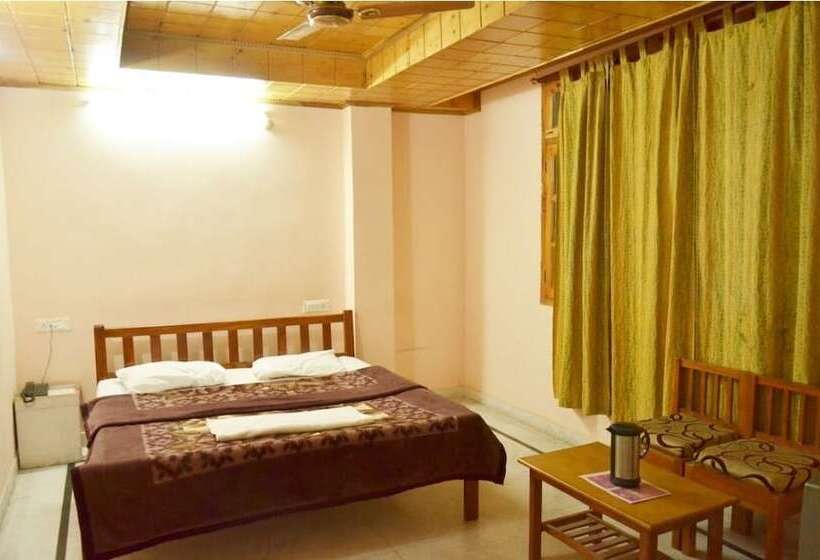 Отель Atul Regency