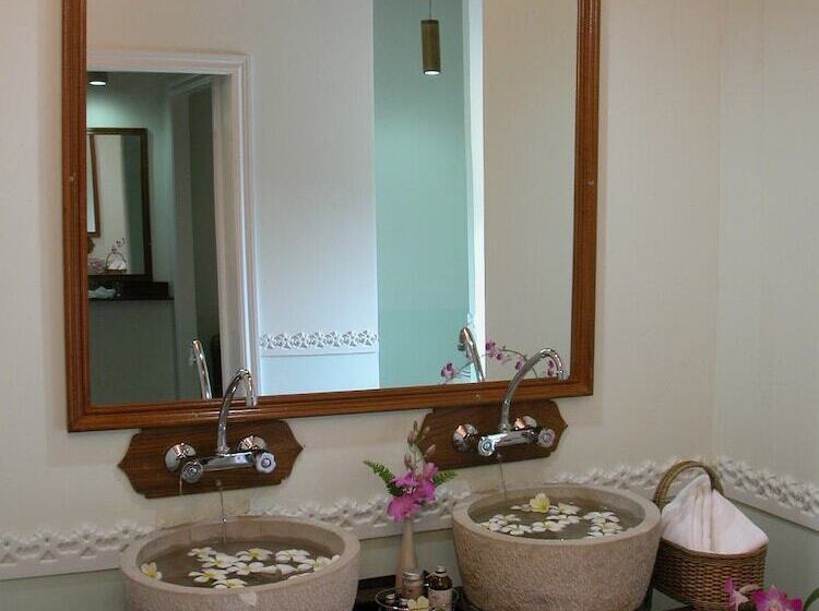 בית מלון כפרי Baan Thai Resort