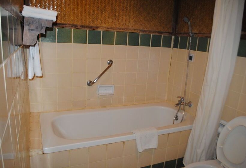 בית מלון כפרי Baan Thai Resort