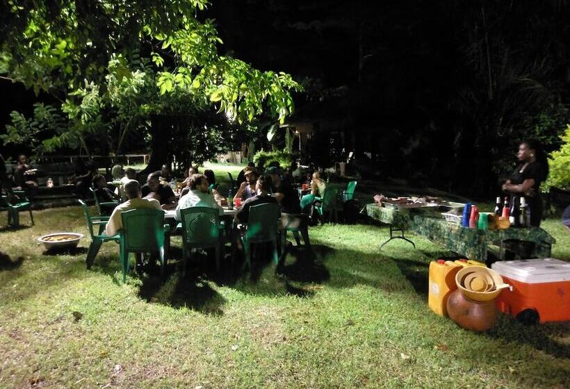 هتل Big Foot Safari Lodge