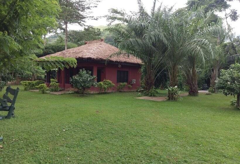 فندق Big Foot Safari Lodge