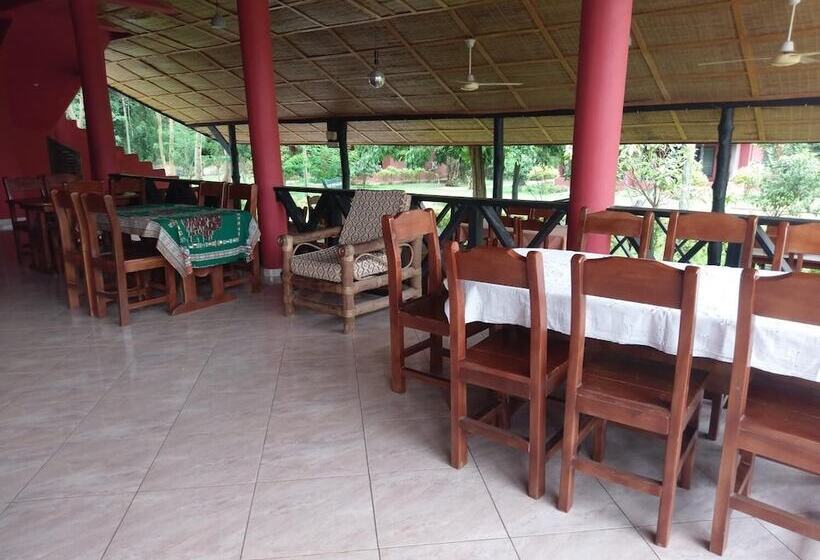 فندق Big Foot Safari Lodge