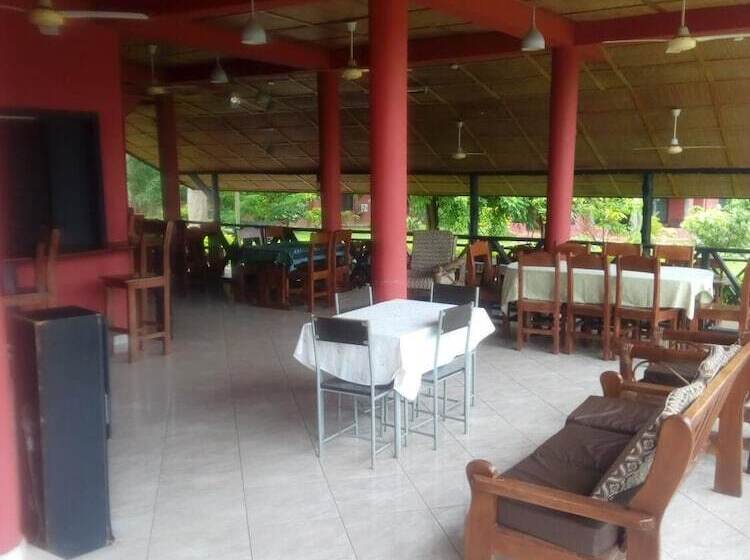 هتل Big Foot Safari Lodge