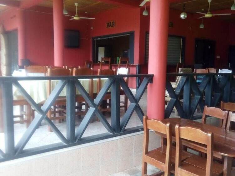 هتل Big Foot Safari Lodge