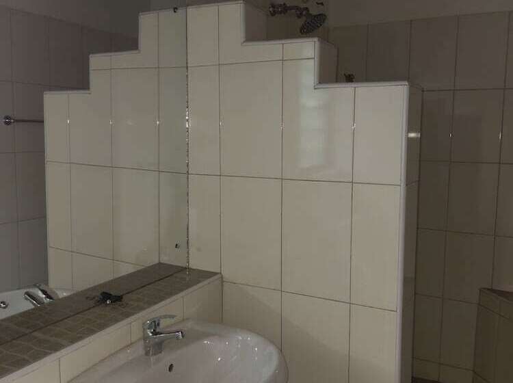 هتل Big Foot Safari Lodge