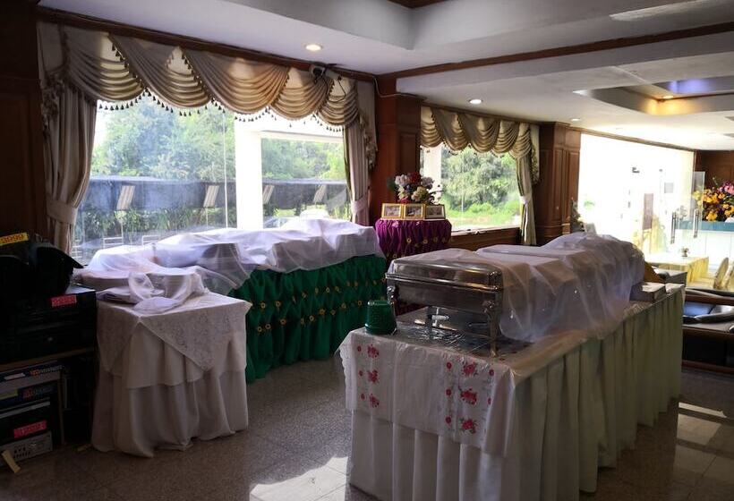 فندق Cl Garden Inn