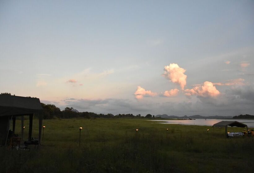 Отель Explorer By Eco Team  Maduru Oya National Park
