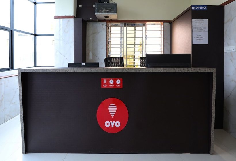 فندق Guru Comforts By Oyo Rooms