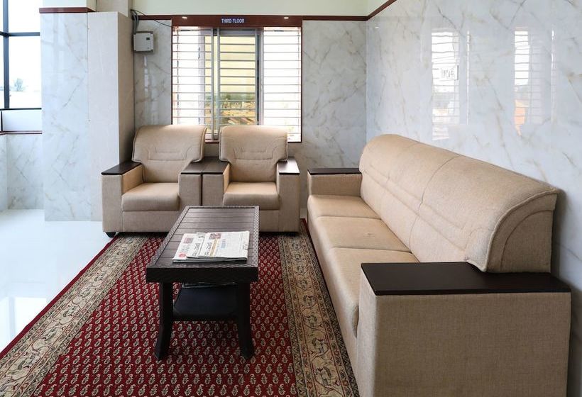 فندق Guru Comforts By Oyo Rooms