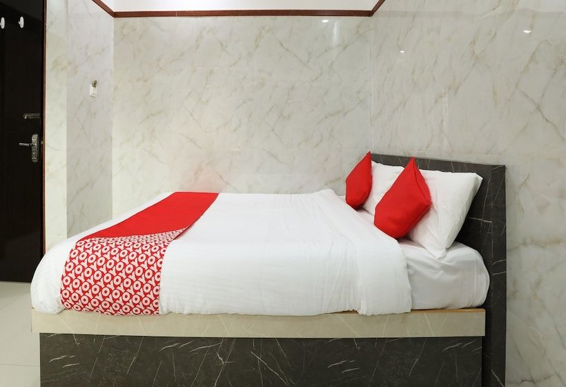 فندق Guru Comforts By Oyo Rooms