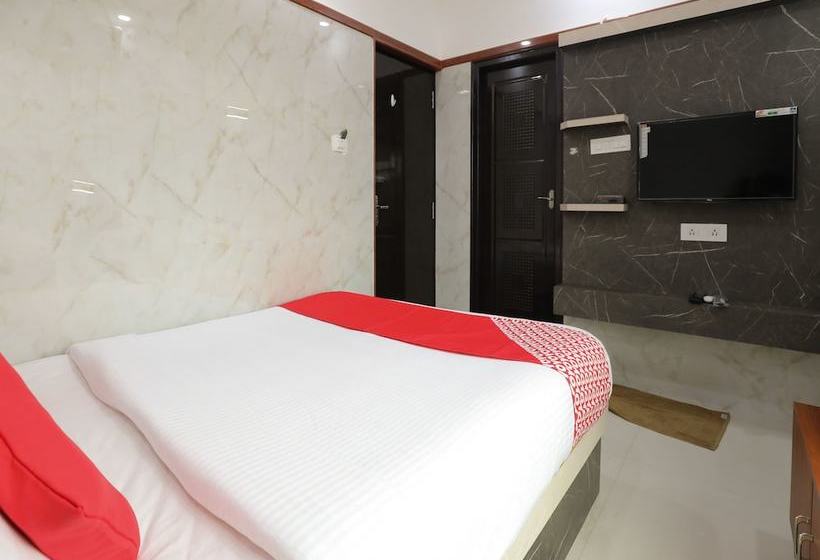 فندق Guru Comforts By Oyo Rooms