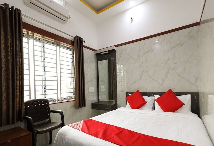 فندق Guru Comforts By Oyo Rooms