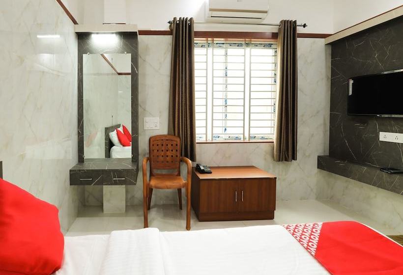 فندق Guru Comforts By Oyo Rooms