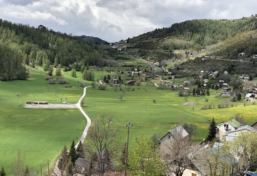 فندق Hôtel Génépi