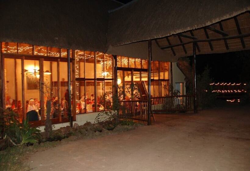 בית מלון כפרי Inkwenkwezi Private Game Reserve