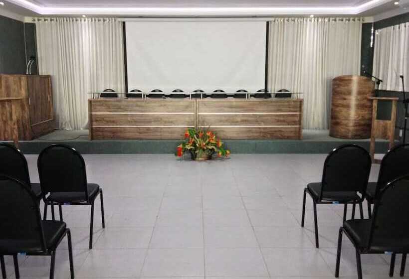 ホテル Jardineira Park