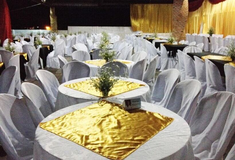 ホテル Jardineira Park