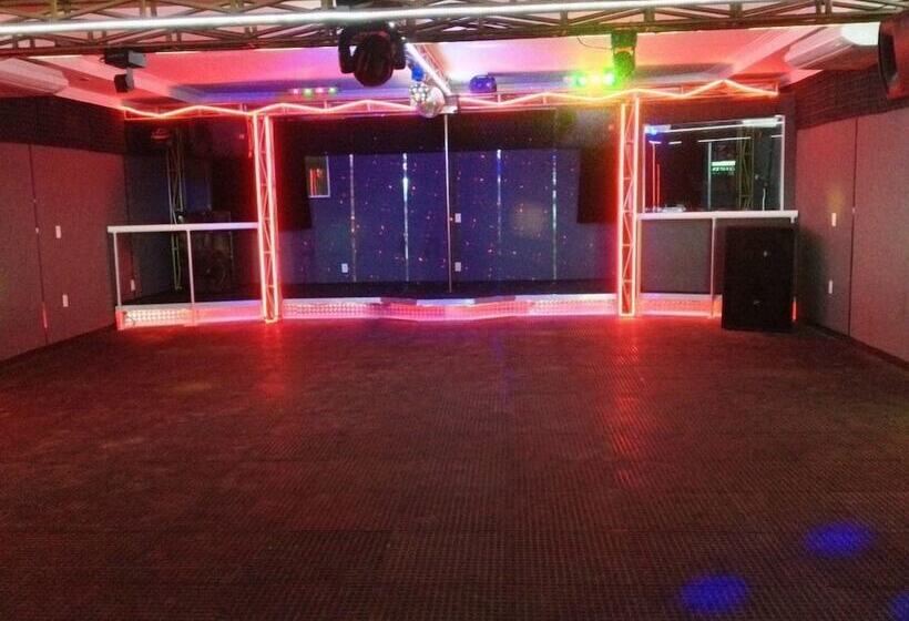 ホテル Jardineira Park