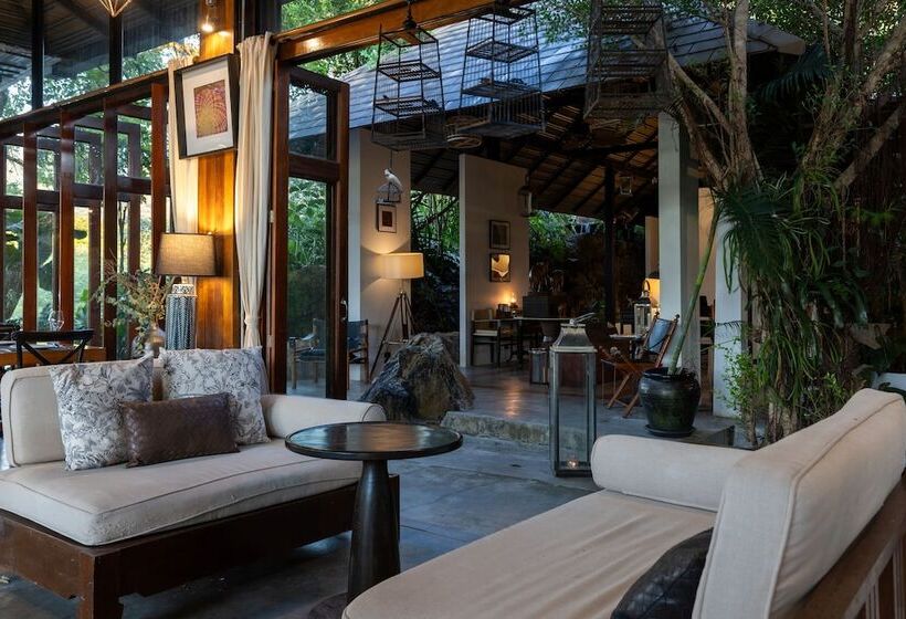 בית מלון כפרי Kachong Hills Tented Resort Trang