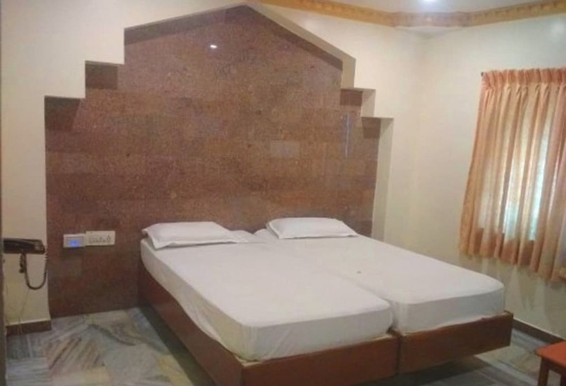 酒店 Krishna Tourist Home