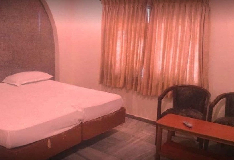 酒店 Krishna Tourist Home