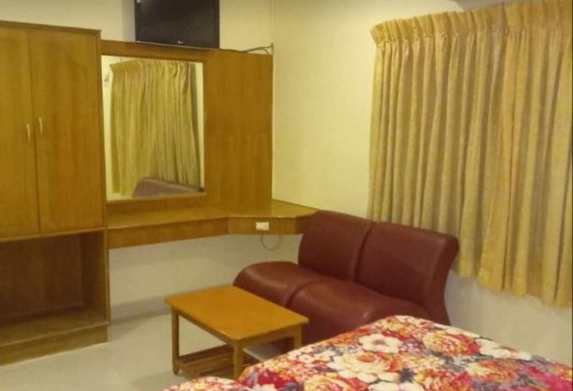 酒店 Krishna Tourist Home