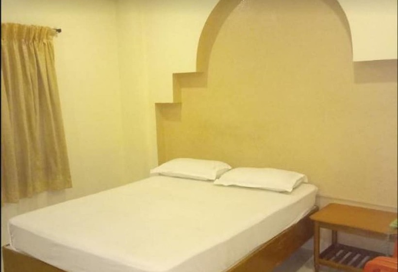 酒店 Krishna Tourist Home