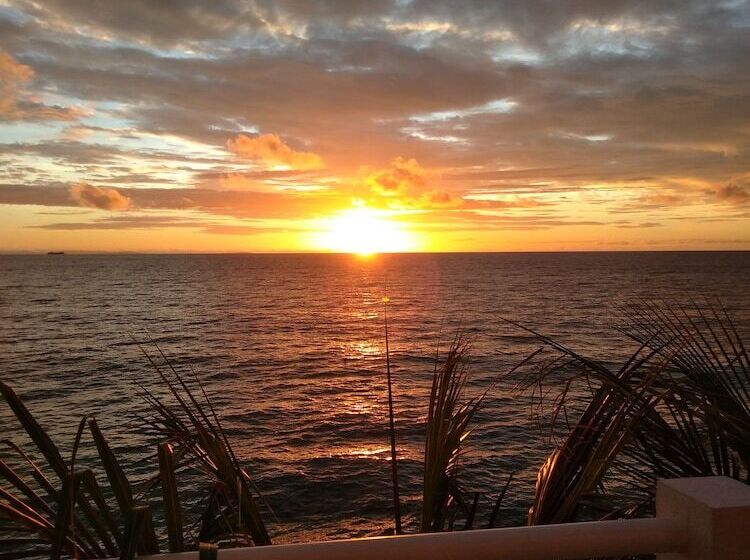 호텔 La Bella Beach House Cebu