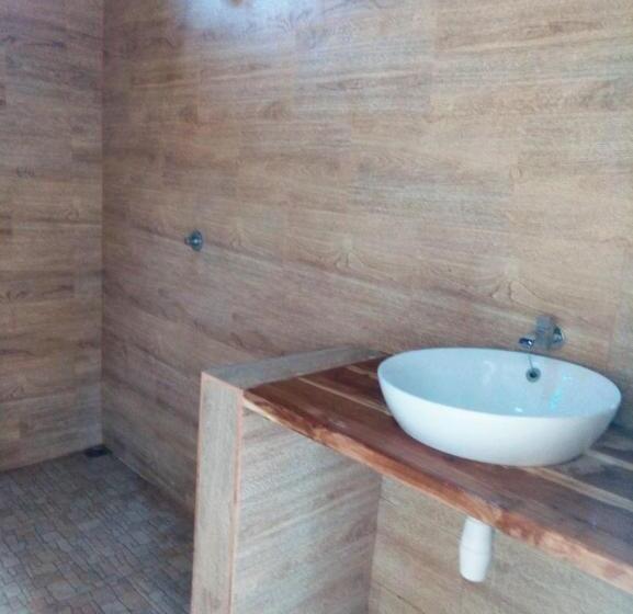 Отель Lakey Beach Inn