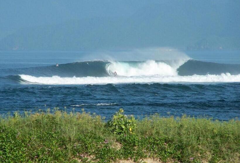 Отель Lakey Beach Inn