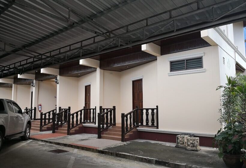 Отель Laksana Boutique