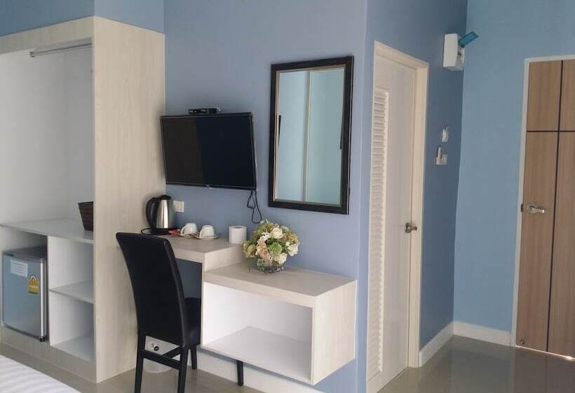 Отель Laksana Boutique