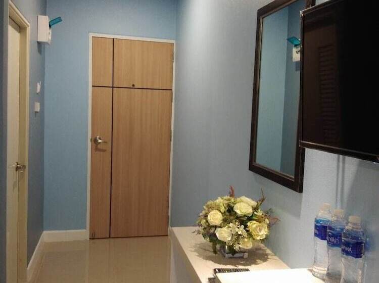 Отель Laksana Boutique