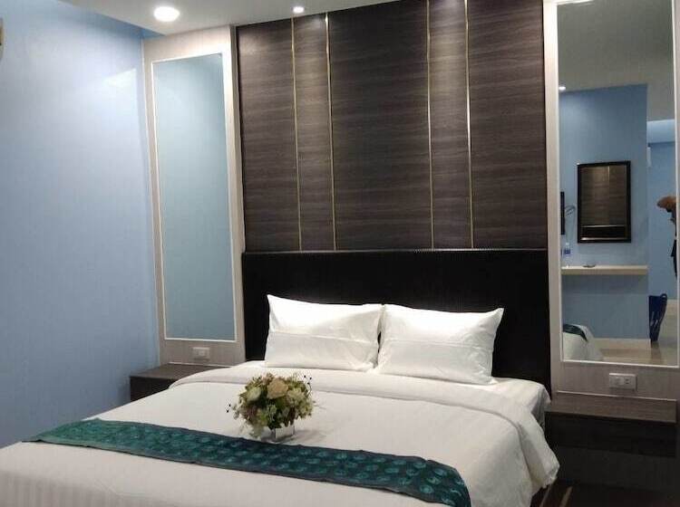 Отель Laksana Boutique