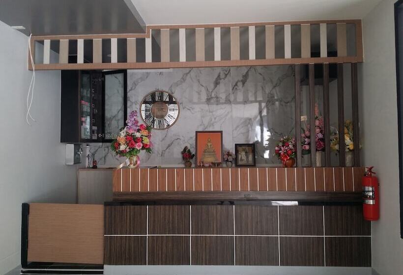 Отель Laksana Boutique