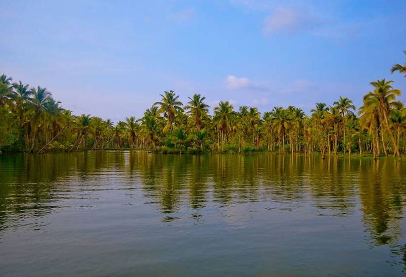 호텔 Leela Backwaters Inn