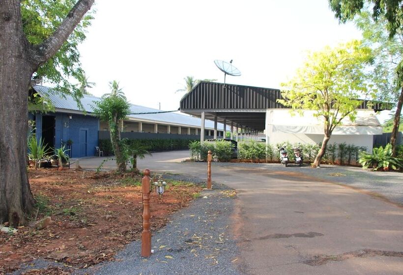 Отель Lumluek Boutique Resort