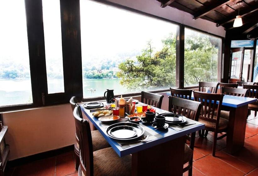 酒店 Manu Maharani Regency