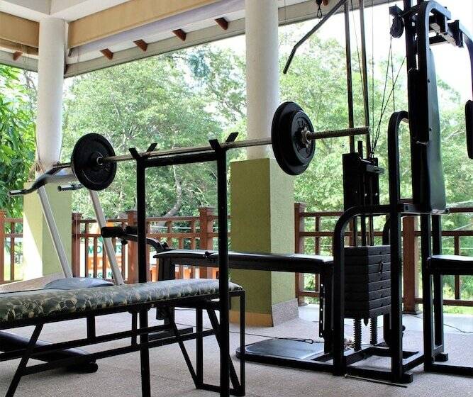 ホテル Mounts Edge Regency