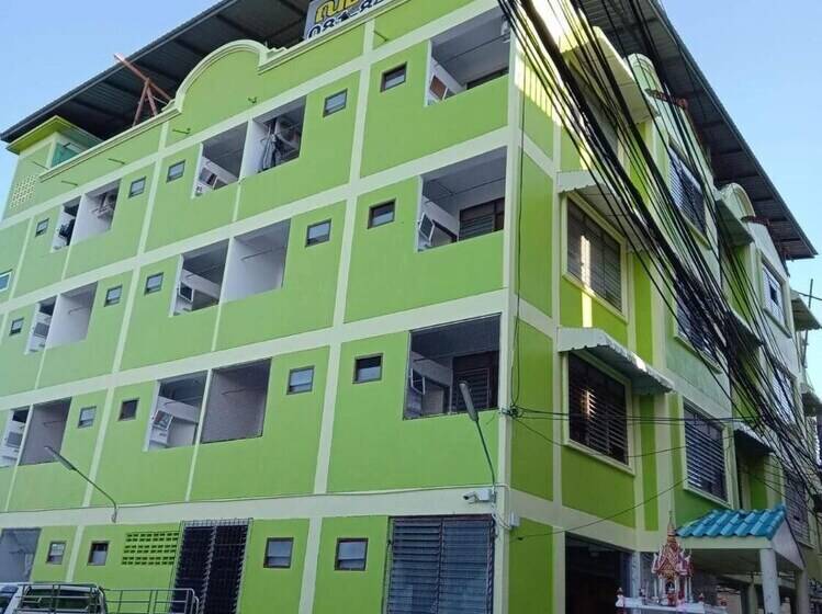 هتل Natcha Place Thammasat Rangsit