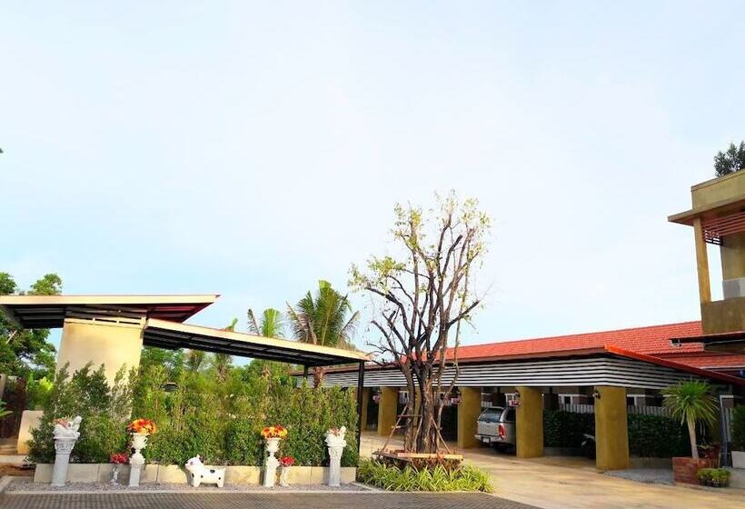 בית מלון כפרי Oasis Resort