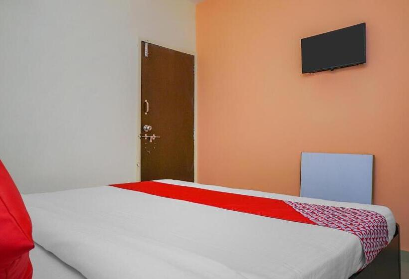 호텔 Oyo 16053 Ema Happy Stay