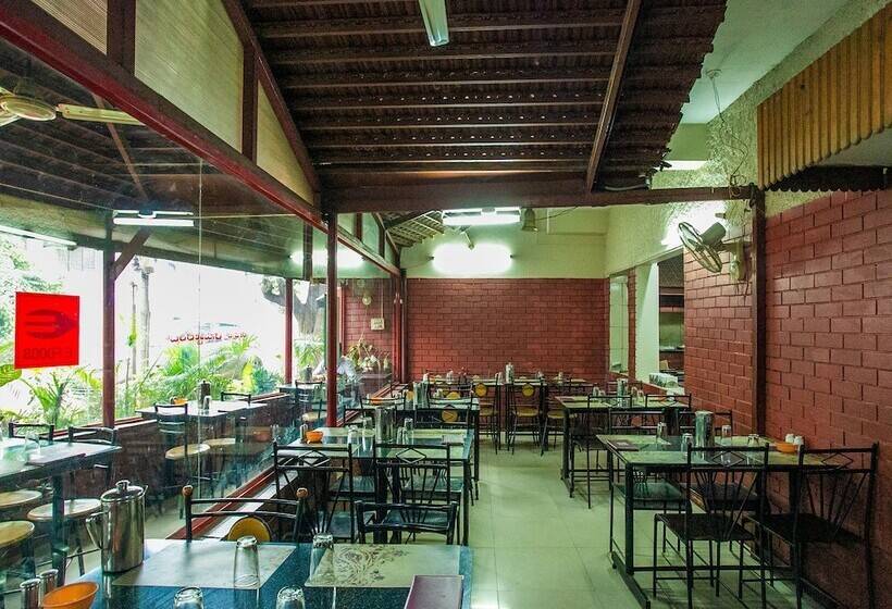 فندق Oyo 16661 E Foods