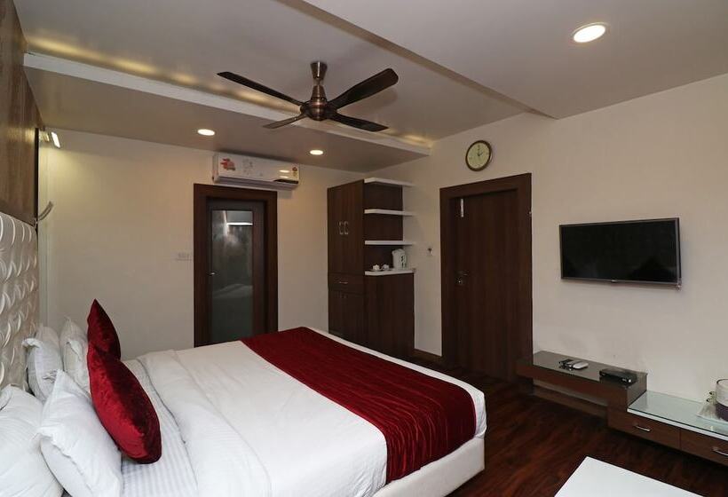 ホテル Pandav By Oyo Rooms