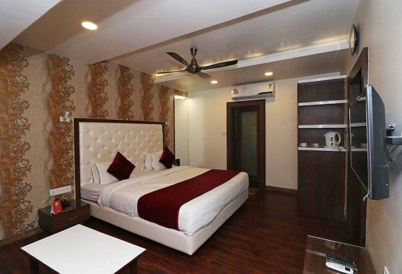 ホテル Pandav By Oyo Rooms
